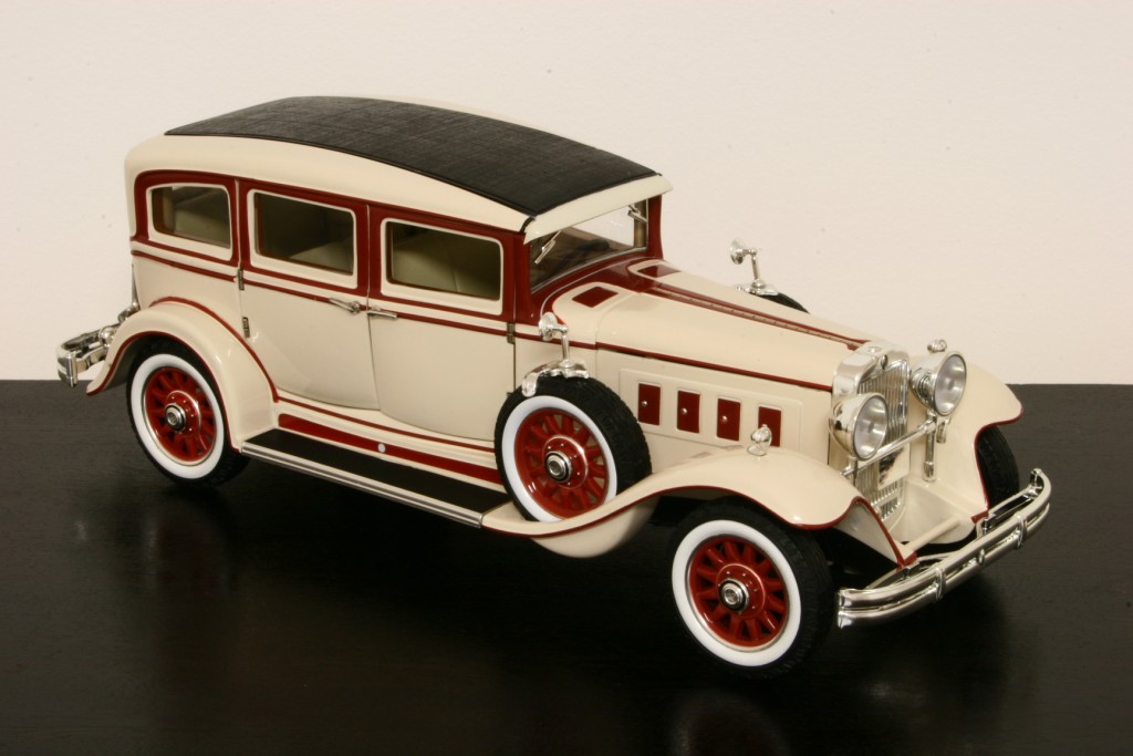 PEERLESS_CustomEight_Sedan_1931_01.jpg