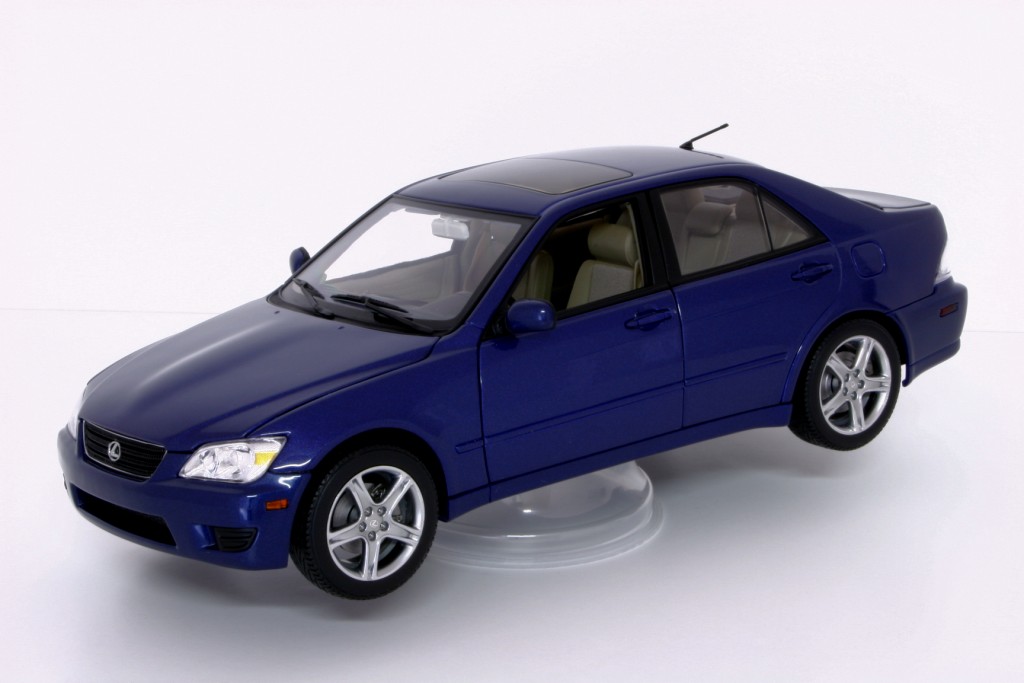 LEXUS_IS_300_2001_06.jpg