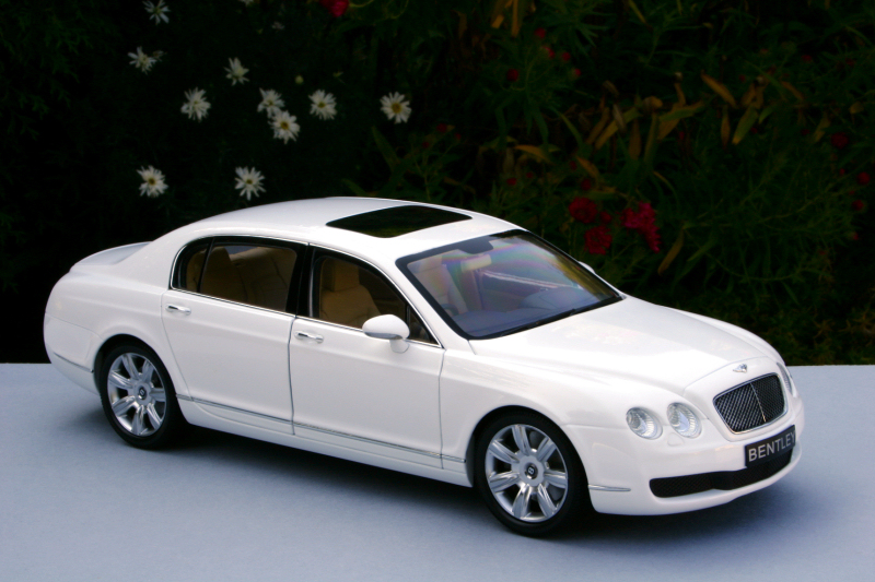 BENTLEY_Conti_FlyingSpur_2005_01.jpg