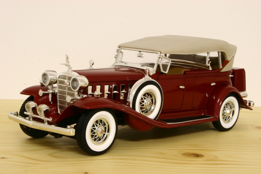 CADILLAC_V16_SportPhaetonFisher_1932_01.jpg