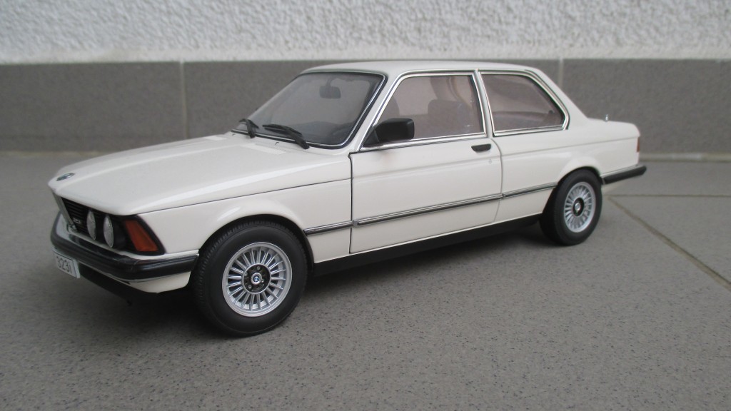 BMW_323i_E21 wh_01.JPG