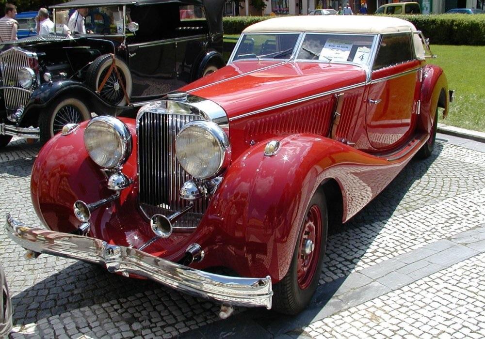 Wikov 40 Cabriolet Vanvooren 1934.jpg