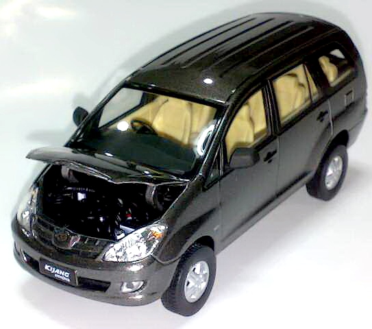 Toyota Kijang Innova I 1B.jpg