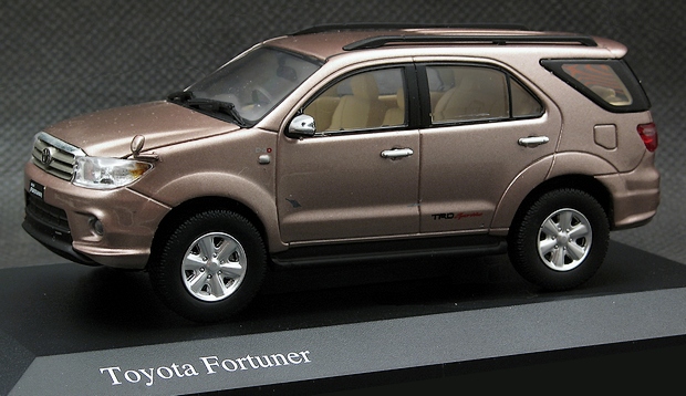 Toyota Fortuner 1.jpg