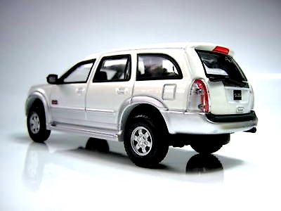 Isuzu MU-7 Alterra 2.jpg