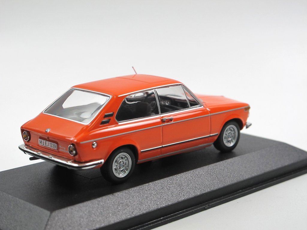 Minichamps_400021110_BMW_2000_Tii_Touring_Baujahr_1972_orange_1_43_1.jpg